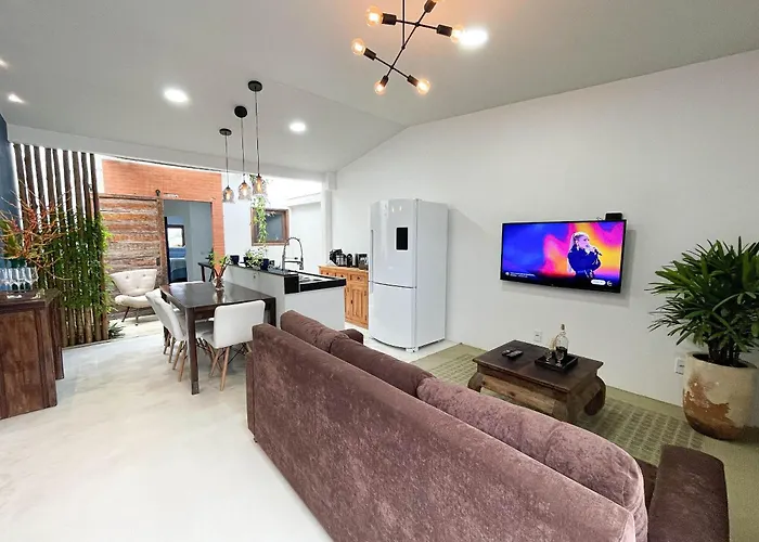 Casa Com 2 Quartos Em Condominio Tranquilo, Suite Com Cama King, Ar-Condicionado, Wi-Fi Rapido, Cozinha Equipada E Garagem Privativa