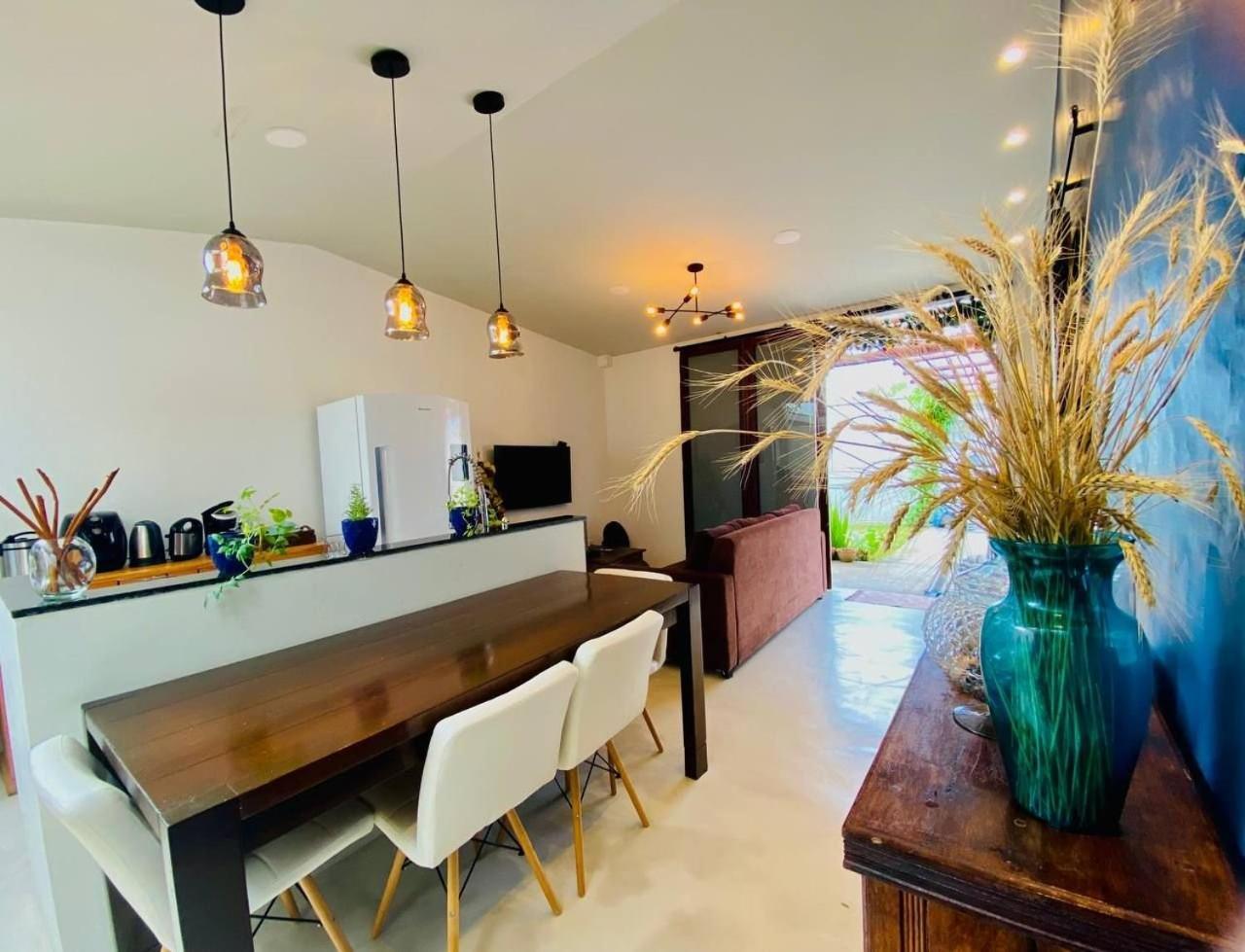 Casa Com 2 Quartos Em Tranquilo, Com Cama King, Ar-condicionado, Wi-fi Rapido, Cozinha Equipada E Garagem Privativa Holiday home *